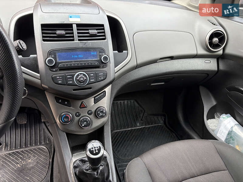 Хэтчбек Chevrolet Aveo 2012 в Ровно