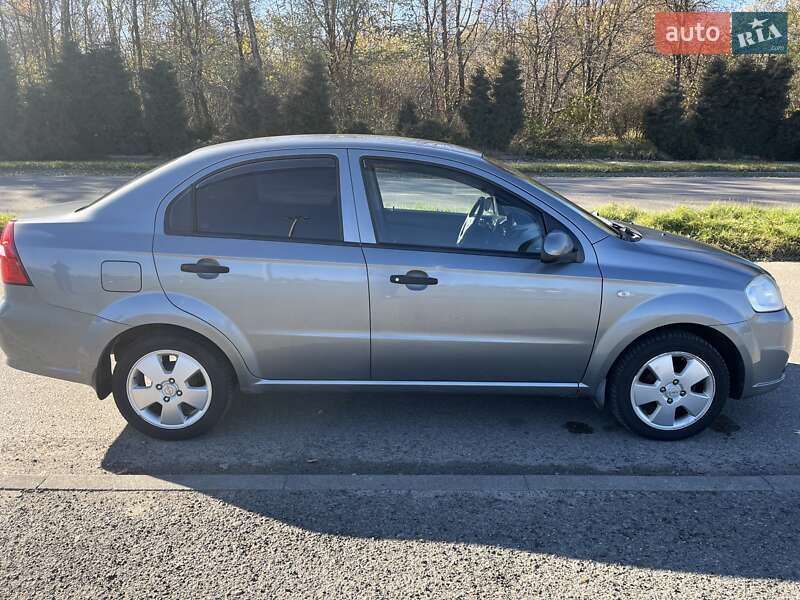 Седан Chevrolet Aveo 2009 в Львове