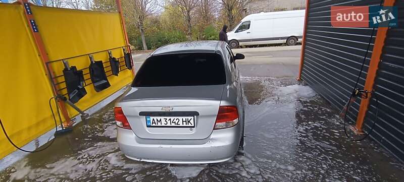 Седан Chevrolet Aveo 2004 в Бердичеве