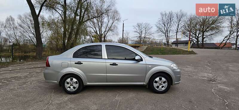 Седан Chevrolet Aveo 2006 в Прилуках