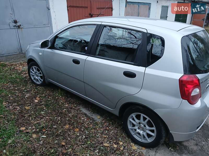 Хэтчбек Chevrolet Aveo 2010 в Першотравенске