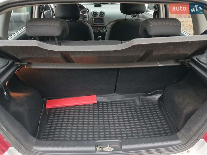 Хэтчбек Chevrolet Aveo 2010 в Першотравенске