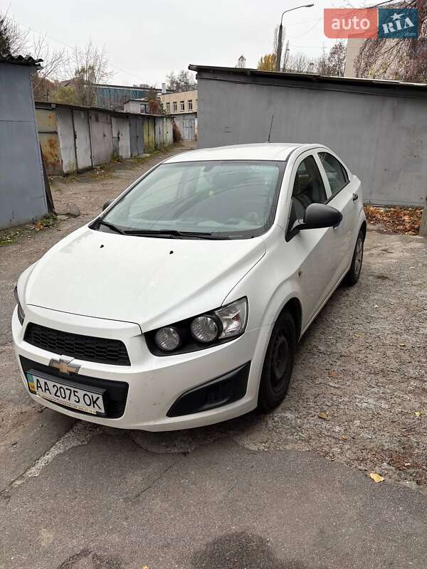 Седан Chevrolet Aveo 2014 в Киеве фото 3 Седан Chevrolet Aveo 2014 в Киеве