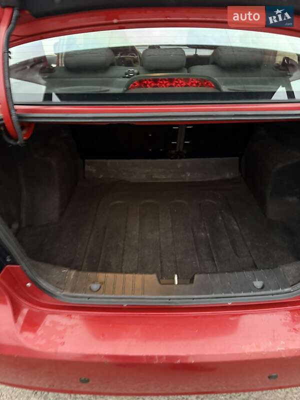 Седан Chevrolet Aveo 2005 в Рівному