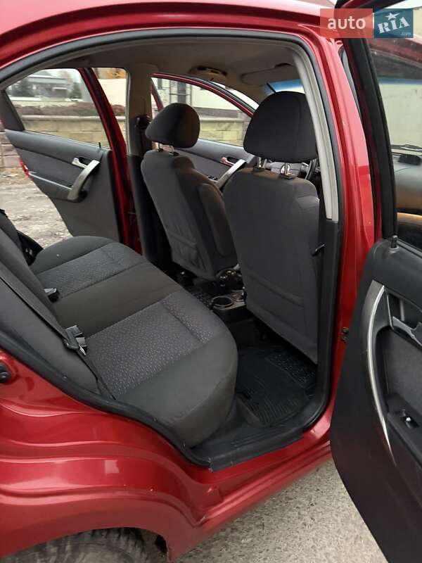 Седан Chevrolet Aveo 2005 в Рівному