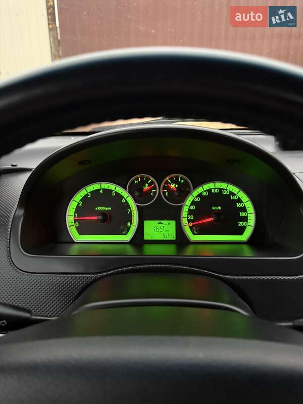 Седан Chevrolet Aveo 2005 в Рівному