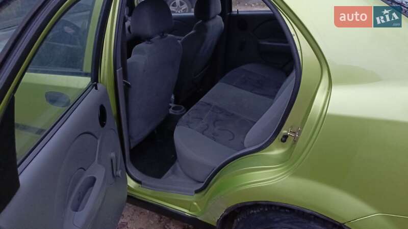 Седан Chevrolet Aveo 2004 в Звенигородці
