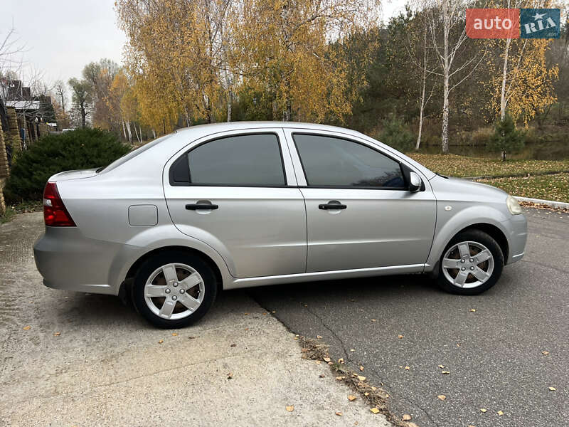 Седан Chevrolet Aveo 2009 в Киеве
