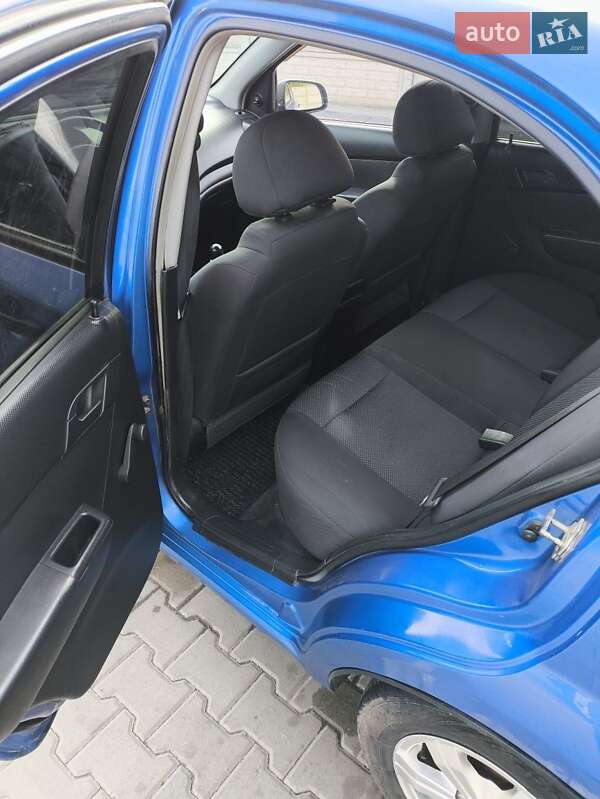 Седан Chevrolet Aveo 2008 в Кривом Роге