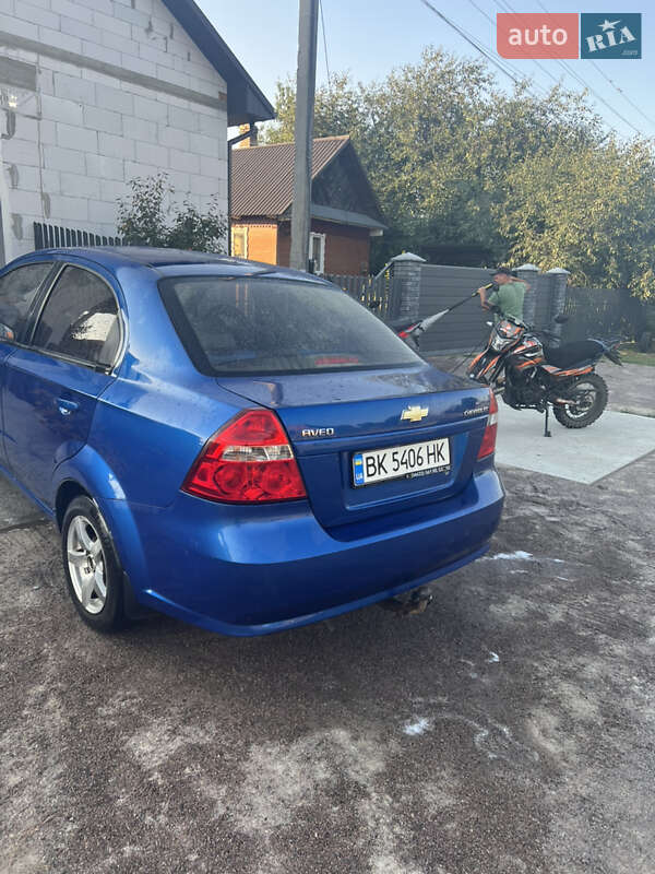 Седан Chevrolet Aveo 2010 в Сарнах
