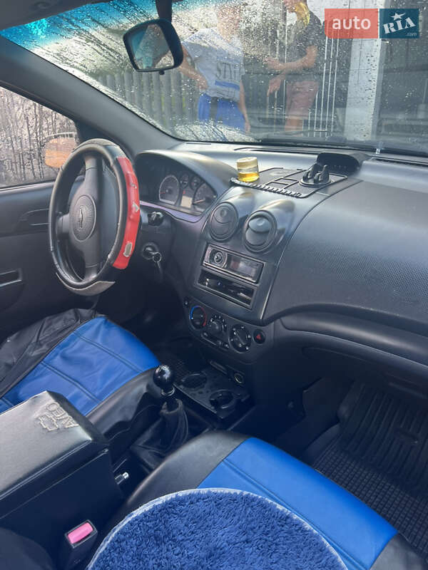 Седан Chevrolet Aveo 2010 в Сарнах