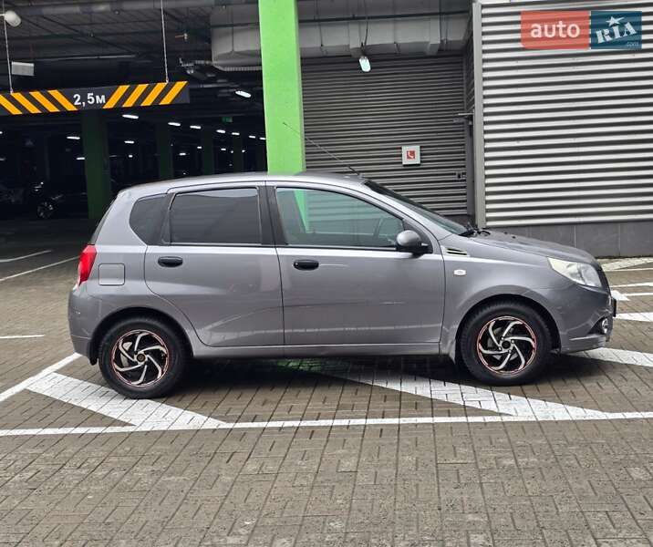Хэтчбек Chevrolet Aveo 2011 в Киеве