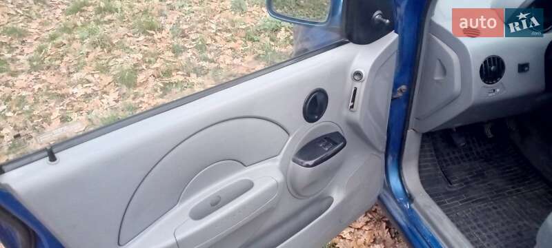 Хэтчбек Chevrolet Aveo 2005 в Люботине фото 5 Хэтчбек Chevrolet Aveo 2005 в Люботине
