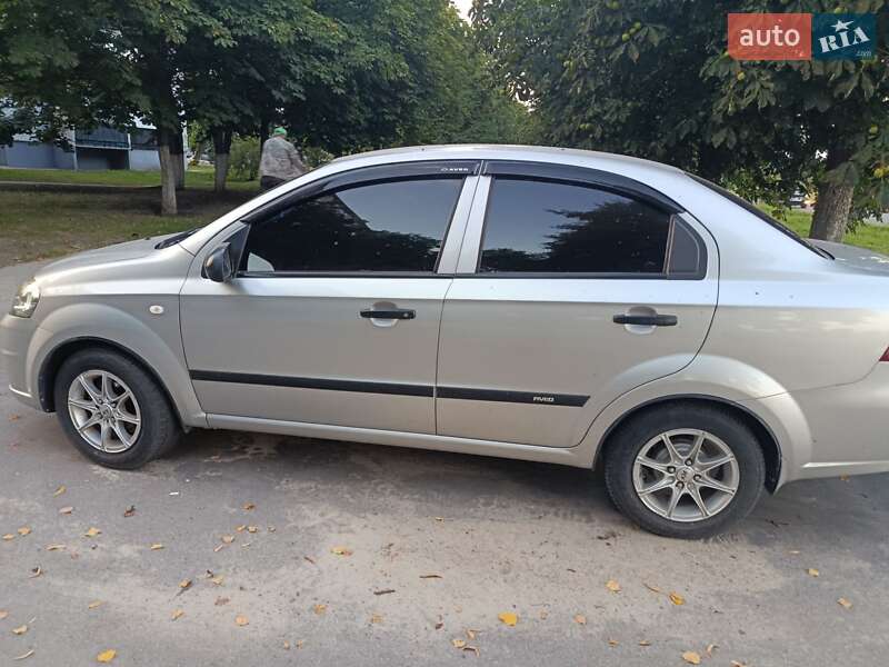 Седан Chevrolet Aveo 2006 в Нетешине