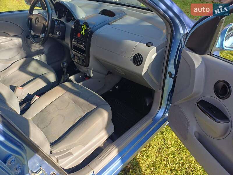 Седан Chevrolet Aveo 2005 в Косові