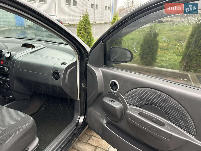 Хэтчбек Chevrolet Aveo 2007 в Малине