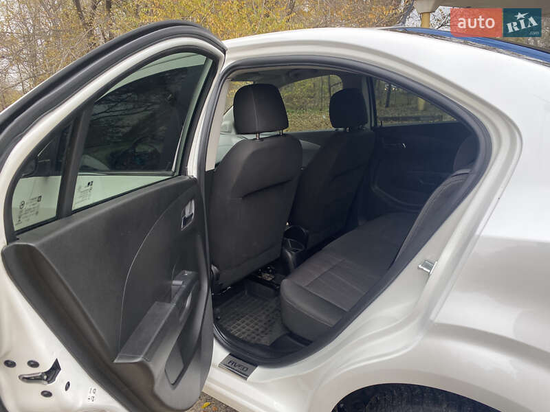 Седан Chevrolet Aveo 2014 в Дніпрі