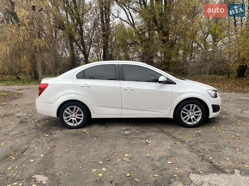 Седан Chevrolet Aveo 2014 в Дніпрі