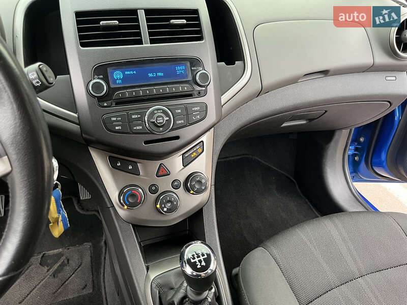 Хэтчбек Chevrolet Aveo 2012 в Киеве