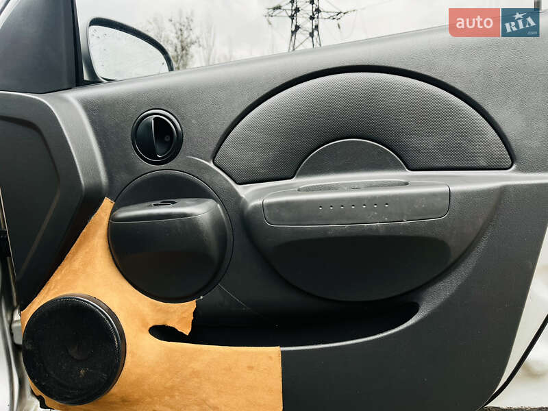 Хэтчбек Chevrolet Aveo 2005 в Харькове