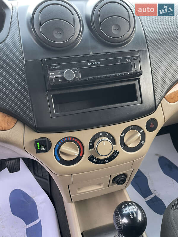 Седан Chevrolet Aveo 2007 в Хотине