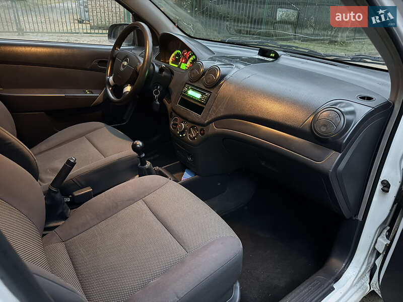 Седан Chevrolet Aveo 2006 в Львове