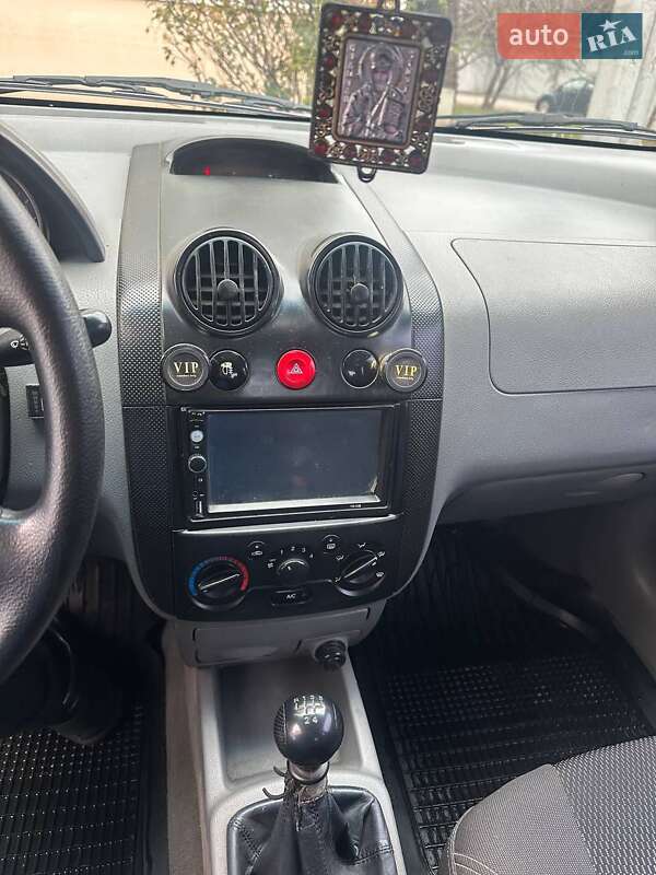 Седан Chevrolet Aveo 2004 в Харькове фото 3 Седан Chevrolet Aveo 2004 в Харькове