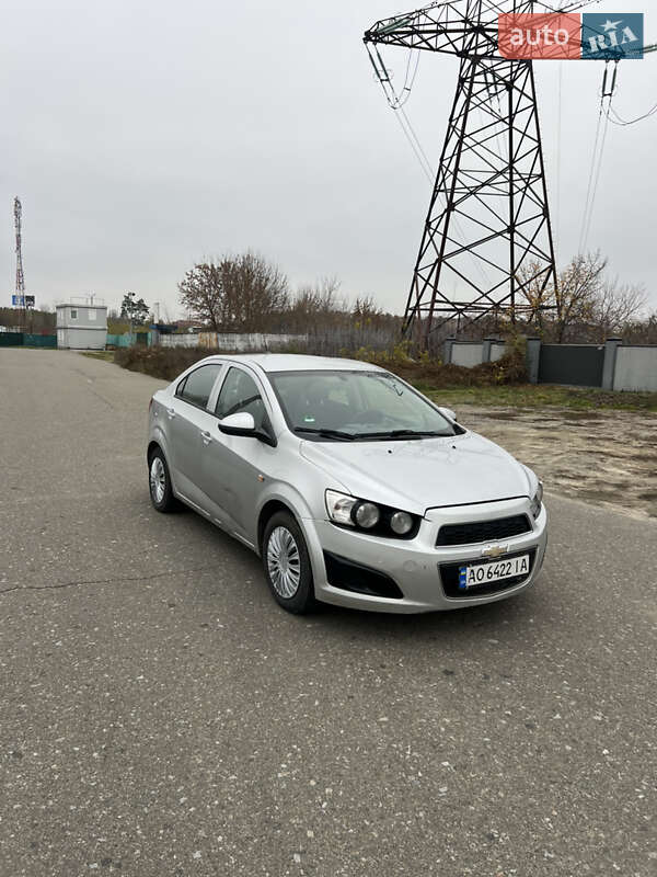 Седан Chevrolet Aveo 2012 в Киеве