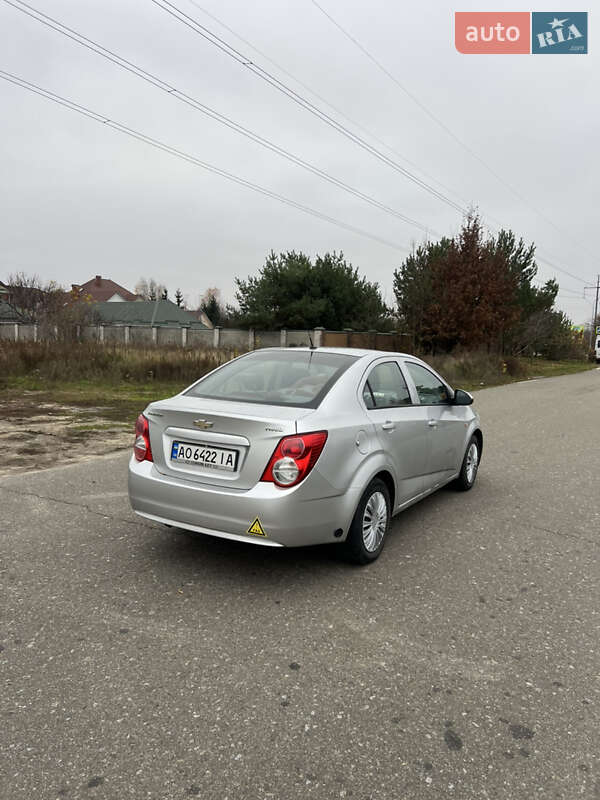 Седан Chevrolet Aveo 2012 в Киеве