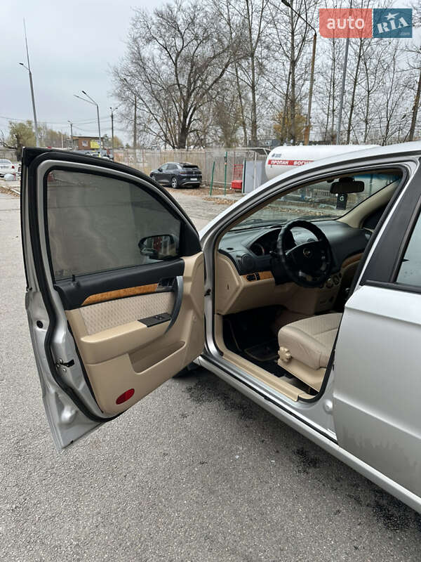 Седан Chevrolet Aveo 2007 в Днепре