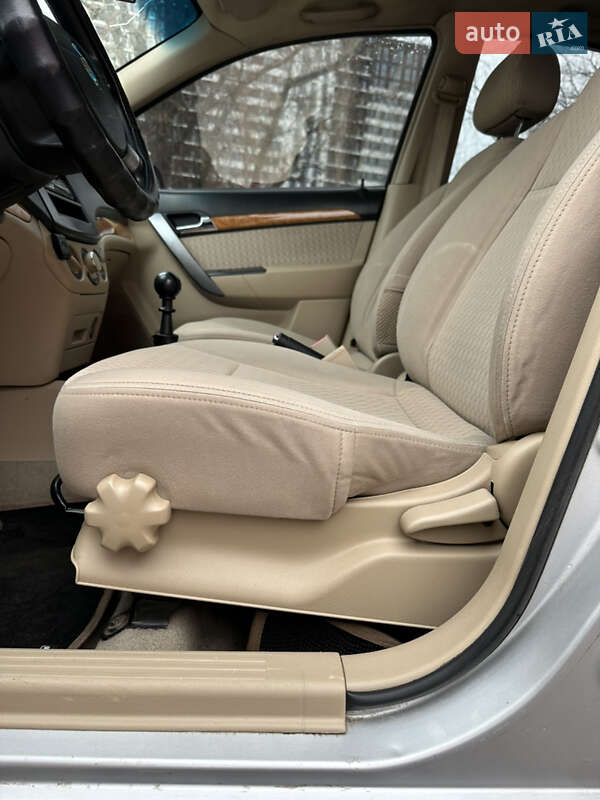 Седан Chevrolet Aveo 2007 в Днепре