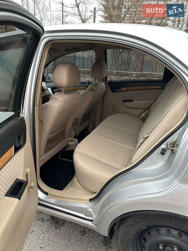 Седан Chevrolet Aveo 2007 в Днепре