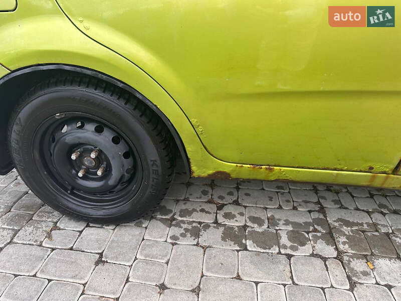 Седан Chevrolet Aveo 2004 в Харькове