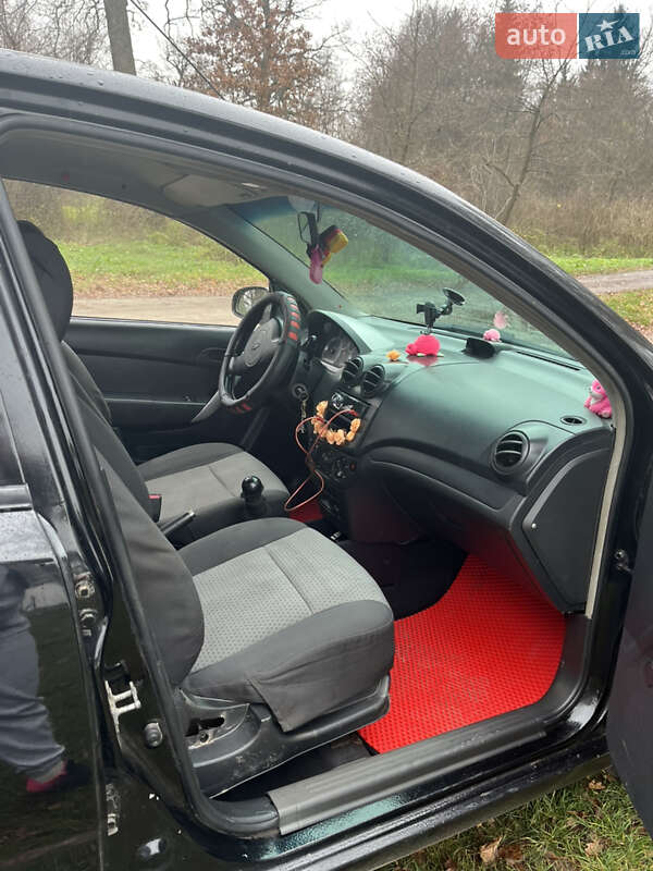 Хэтчбек Chevrolet Aveo 2006 в Полонном