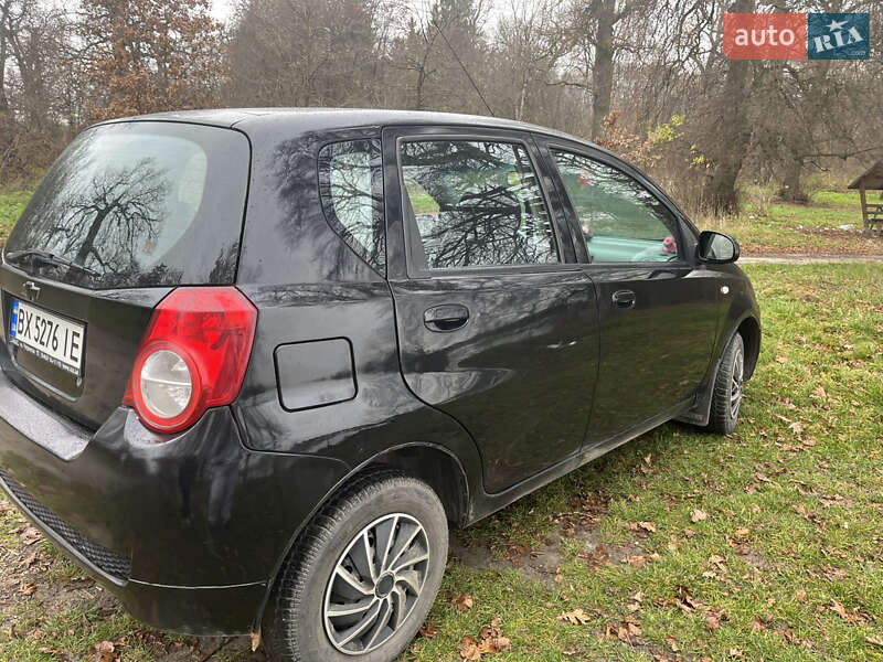 Хэтчбек Chevrolet Aveo 2006 в Полонном