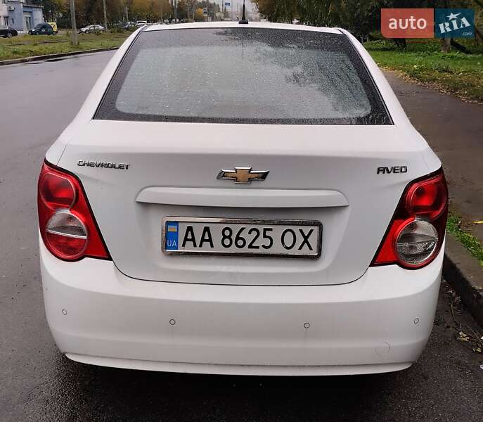Седан Chevrolet Aveo 2014 в Киеве