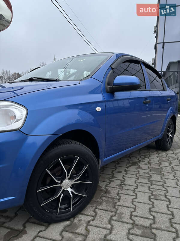 Седан Chevrolet Aveo 2010 в Львове