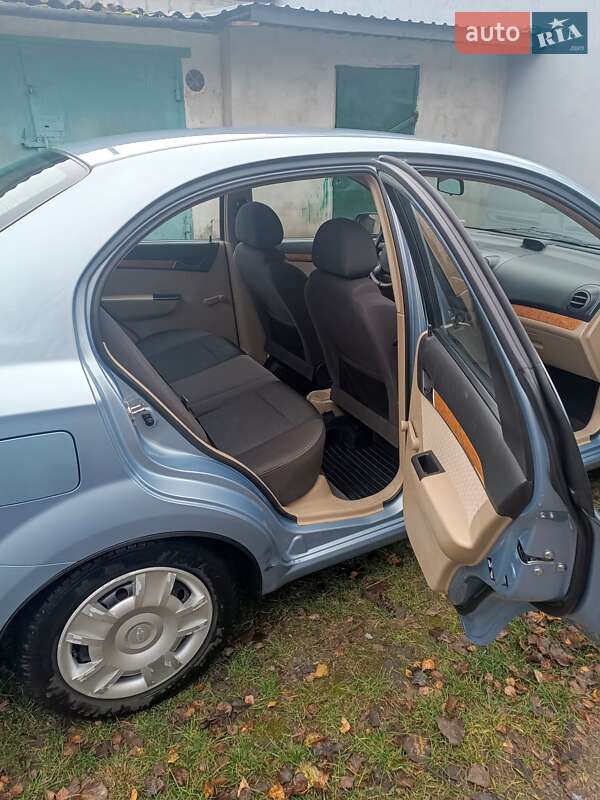 Седан Chevrolet Aveo 2008 в Звягеле