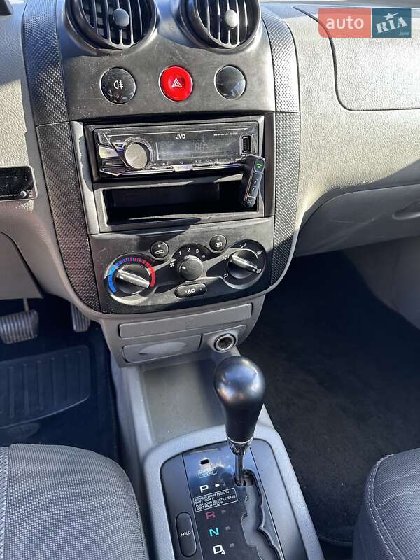 Хэтчбек Chevrolet Aveo 2005 в Днепре