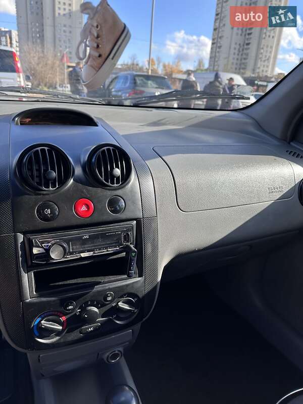 Хэтчбек Chevrolet Aveo 2005 в Днепре