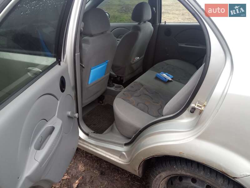 Седан Chevrolet Aveo 2004 в Лозовой