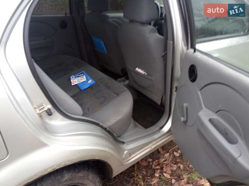 Седан Chevrolet Aveo 2004 в Лозовой