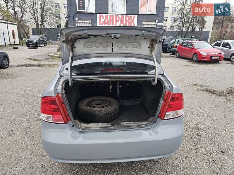 Седан Chevrolet Aveo 2004 в Каменском