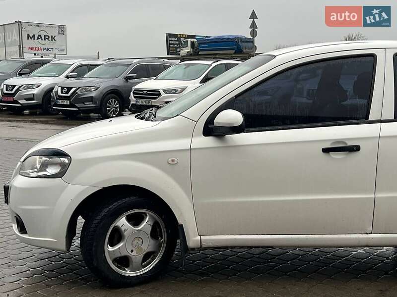 Седан Chevrolet Aveo 2006 в Львове
