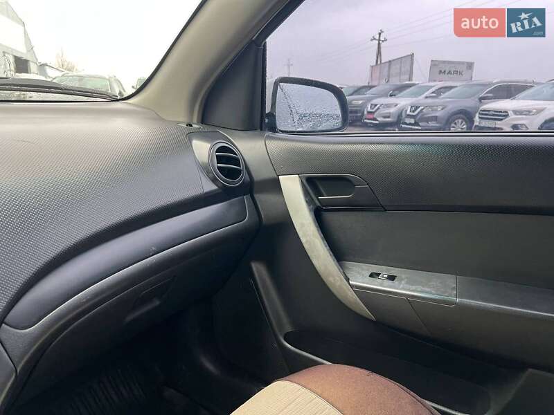 Седан Chevrolet Aveo 2006 в Львове