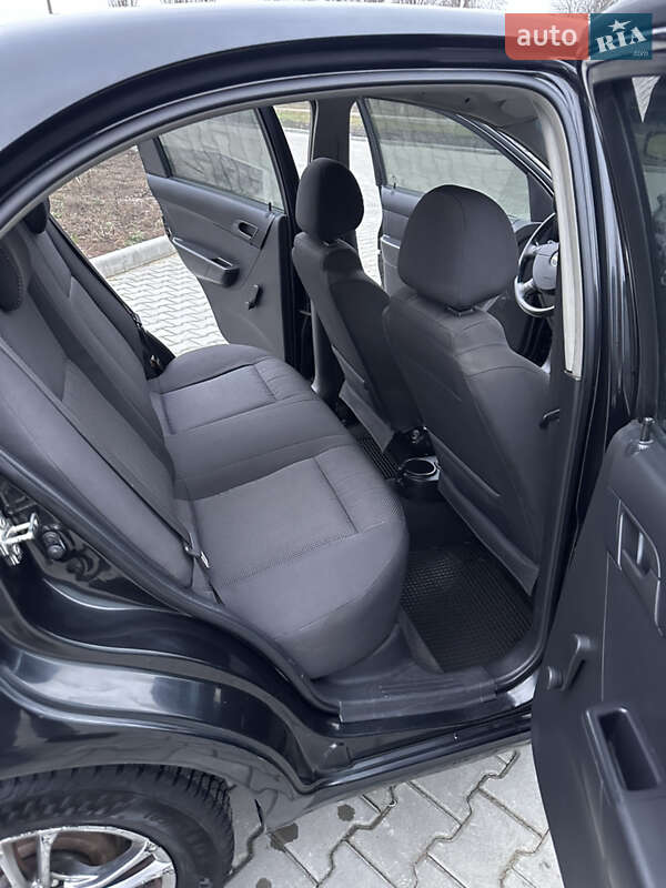 Седан Chevrolet Aveo 2006 в Врадиевке