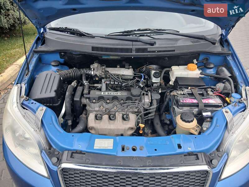 Хетчбек Chevrolet Aveo 2008 в Дніпрі