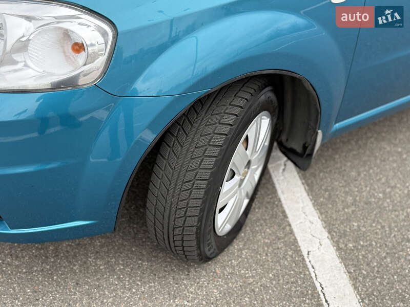 Седан Chevrolet Aveo 2009 в Киеве
