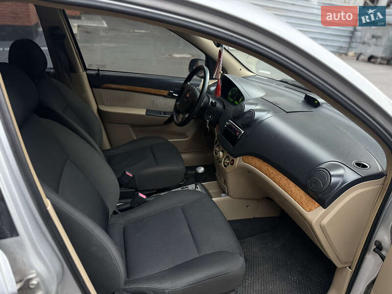Седан Chevrolet Aveo 2008 в Днепре