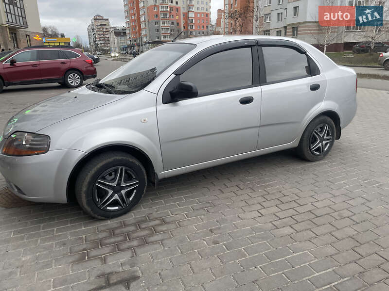 Седан Chevrolet Aveo 2005 в Сумах